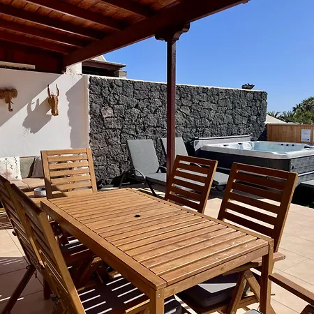 Semesterbostad Lovely Atienza 99 With Hot Tub Playa Blanca (Lanzarote)