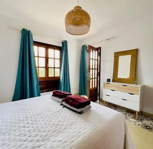 Lovely Atienza 99 With Hot Tub * Playa Blanca (Lanzarote)