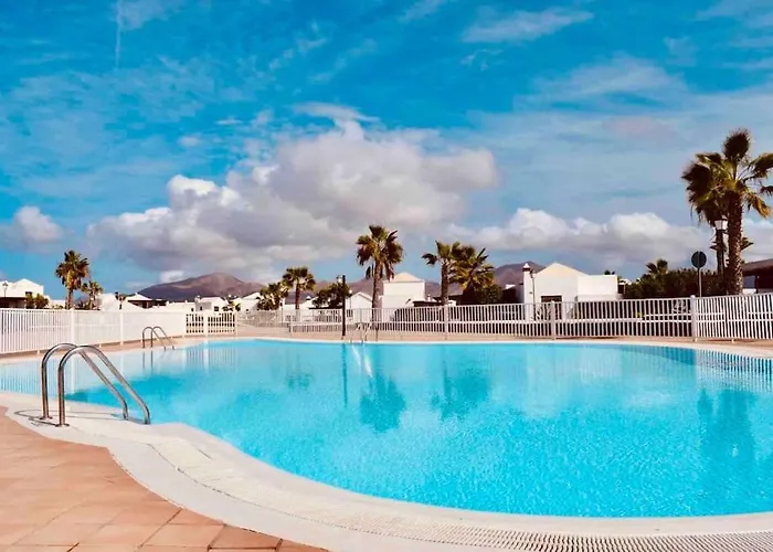 Semesterbostad Lovely Atienza 99 With Hot Tub Playa Blanca (Lanzarote)