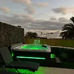 Lovely Atienza 99, Communal Pool, Private Hot Tub Holiday home Playa Blanca (Lanzarote)