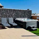 Lovely Atienza 99, Communal Pool, Private Hot Tub * Playa Blanca (Lanzarote)