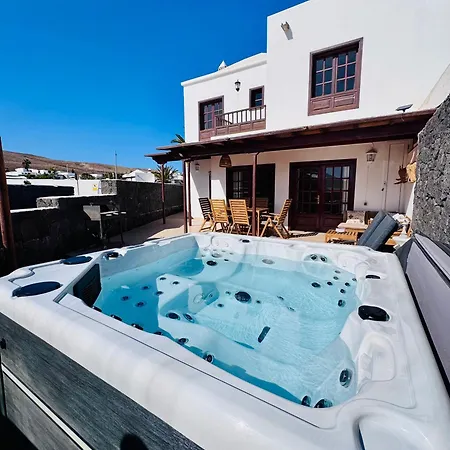 Tatil Evi Lovely Atienza 99 With Hot Tub *