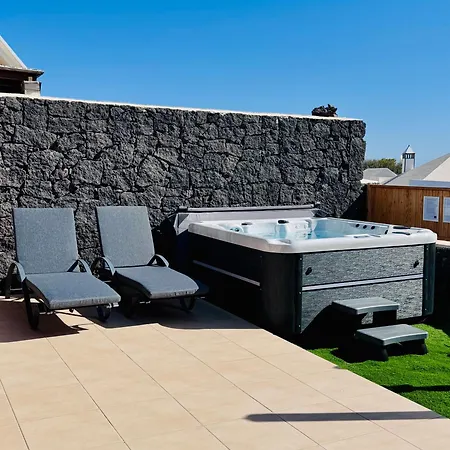 Lovely Atienza 99, Communal Pool, Private Hot Tub * Playa Blanca (Lanzarote)