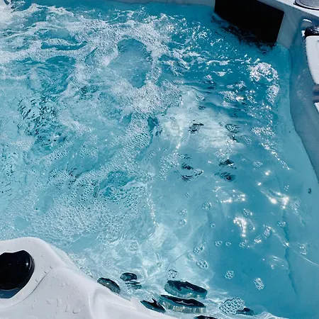 Tatil Evi Lovely Atienza 99 With Hot Tub