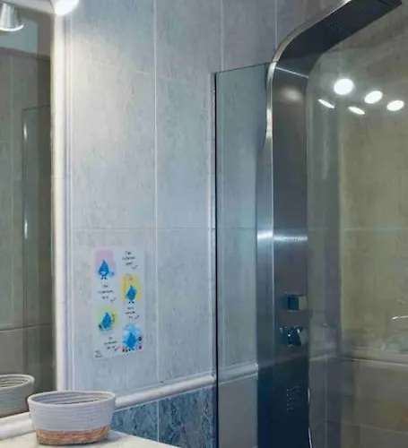 בית נופש Lovely Atienza 99 With Hot Tub