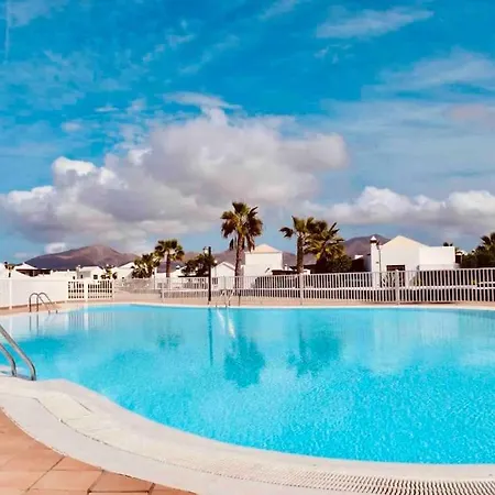 Prázdninový dům Lovely Atienza 99, Communal Pool, Private Hot Tub Playa Blanca (Lanzarote)