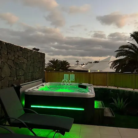 Lovely Atienza 99, Communal Pool, Private Hot Tub Prázdninový dům Playa Blanca (Lanzarote)