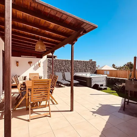 Lovely Atienza 99 With Hot Tub 플라야블랑카