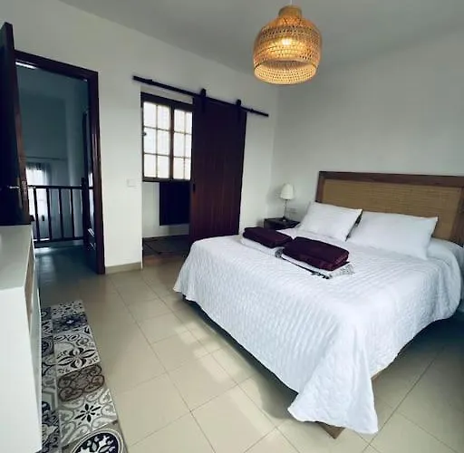 펜션 Lovely Atienza 99 With Hot Tub