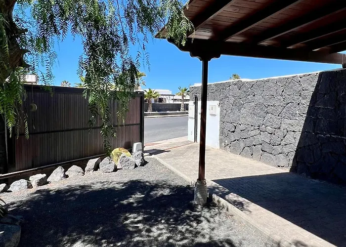 펜션 Lovely Atienza 99 With Hot Tub