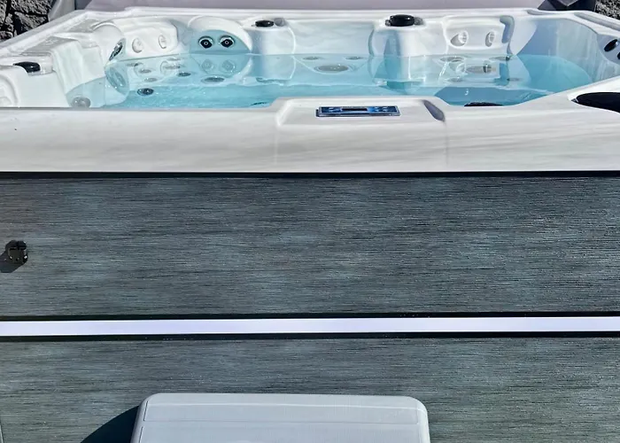 Lovely Atienza 99 With Hot Tub 플라야블랑카